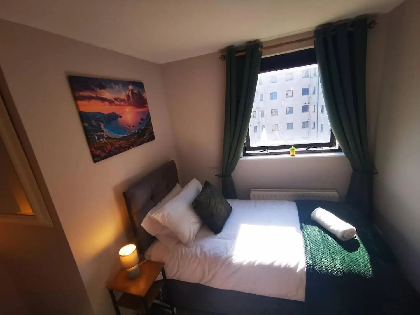 2Br Spacious City Centre Apartment Belfast 0*,